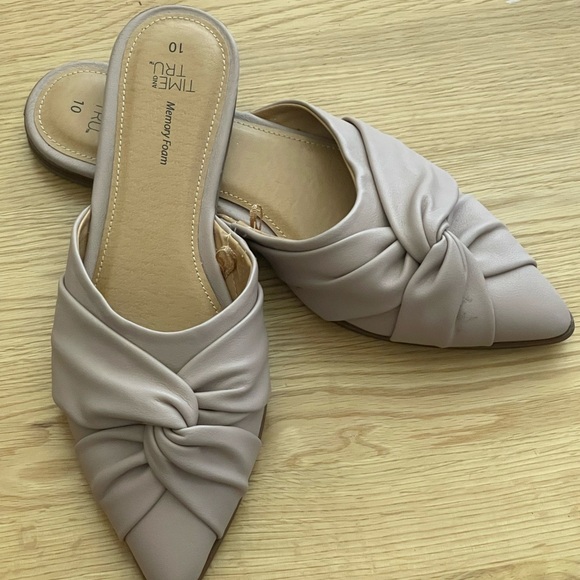 Time and Tru memory foam flats in great condition size 10 - Picture 4 of 7